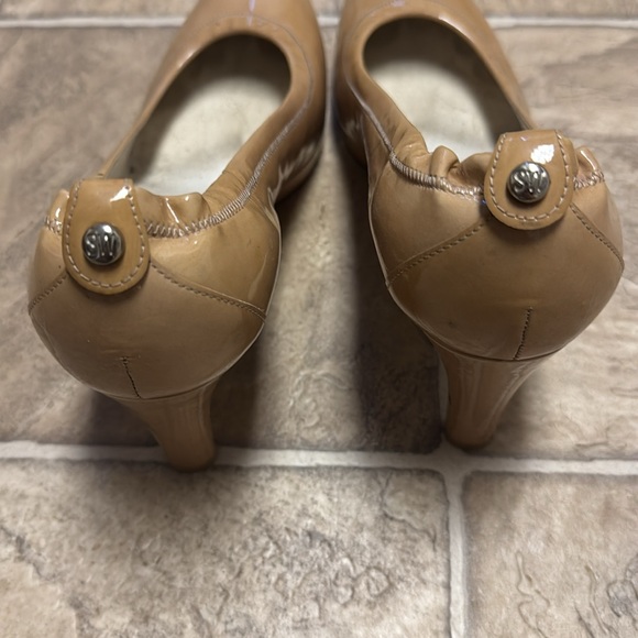 Stuart Weitzman Beige Heels - Picture 2 of 4